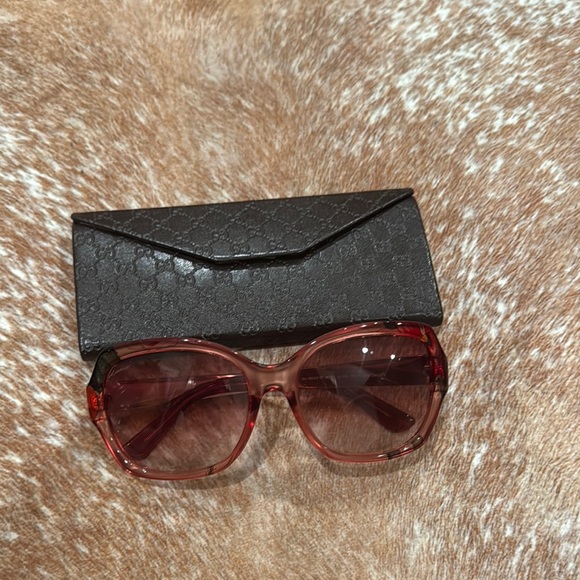 Gucci Pink Oversized Sunglasses Glamorous Design - Picture 2 of 6